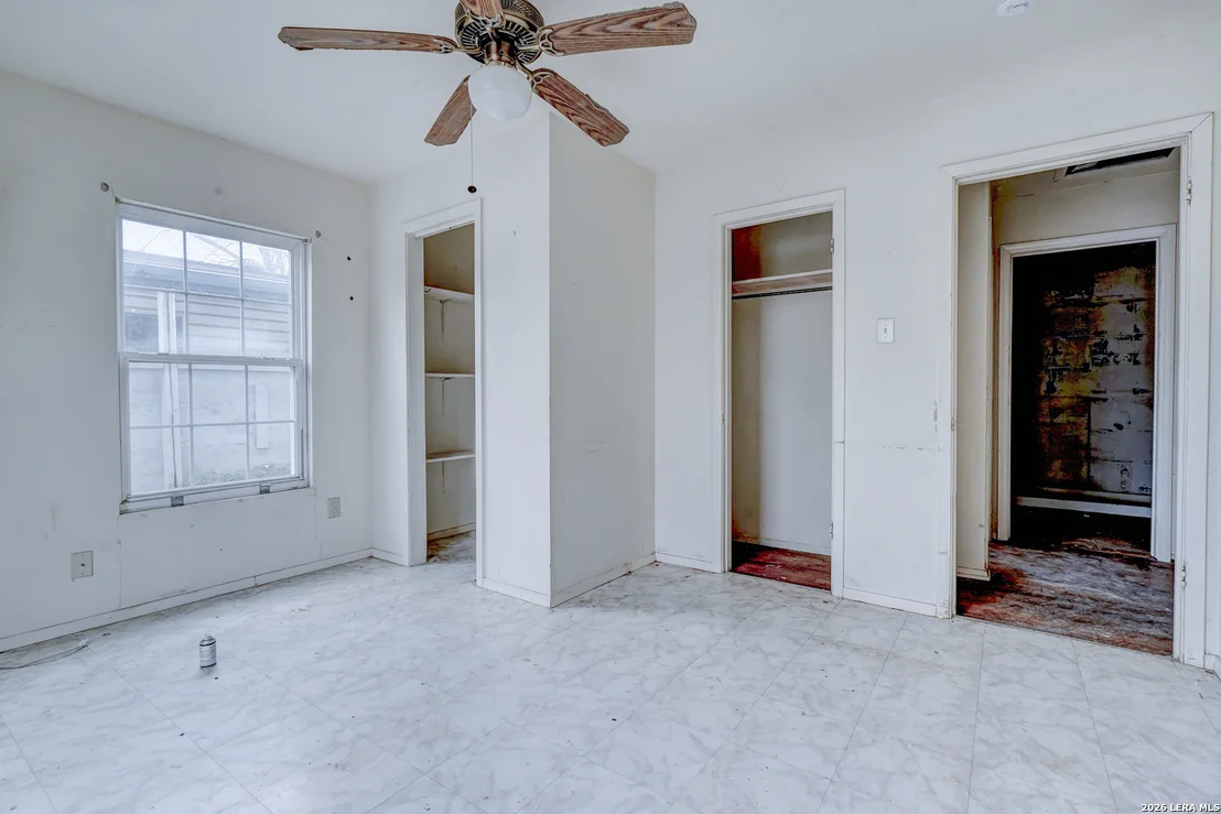 Photo of 318 VICKERS AVE
