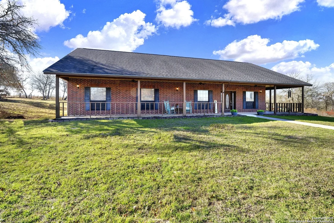 Photo of 330 TWIN OAK