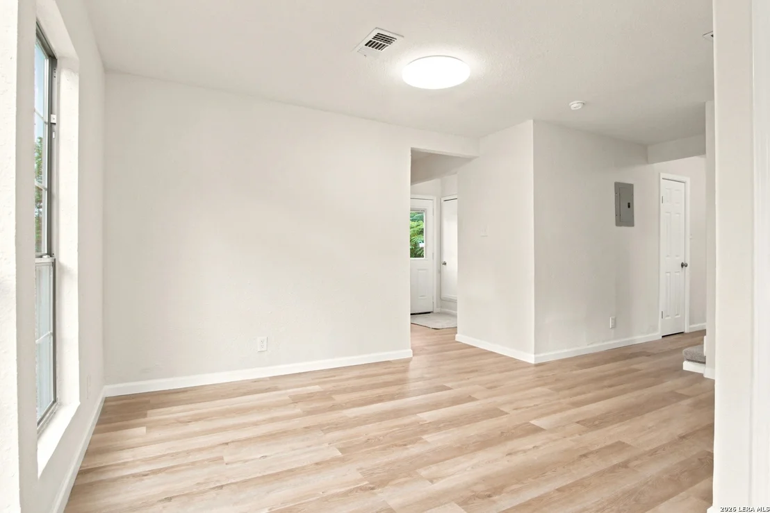 Photo of 438 CRESTHILL RD