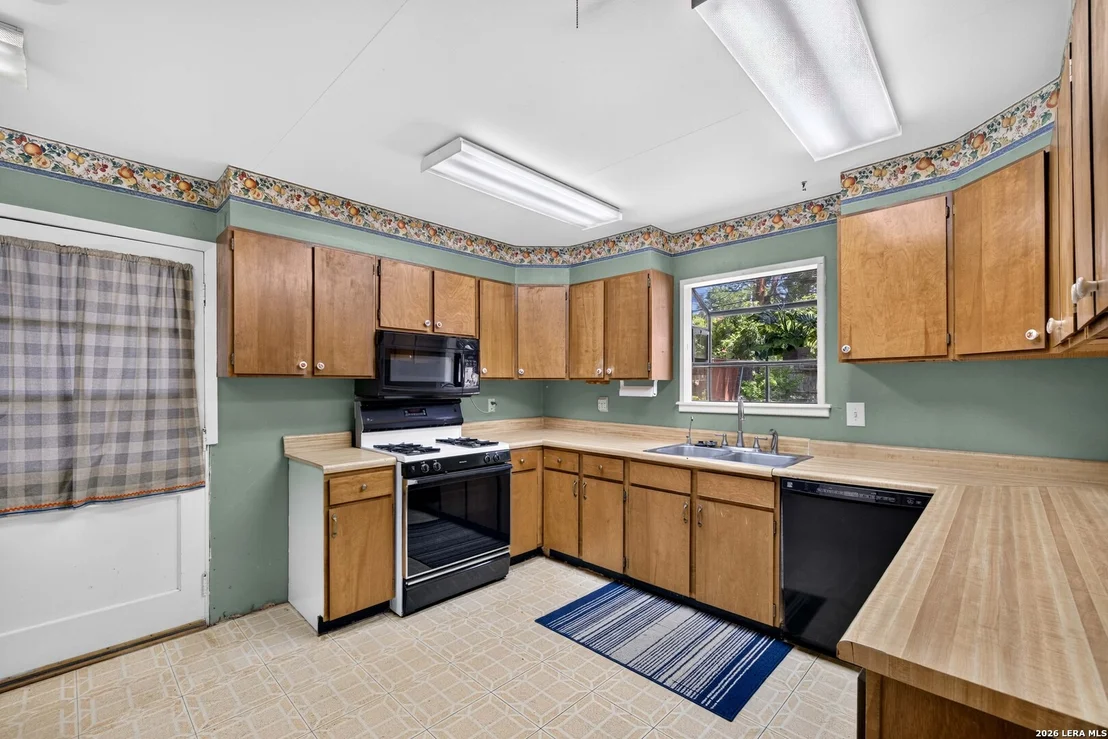 Photo of 555 Dawnview