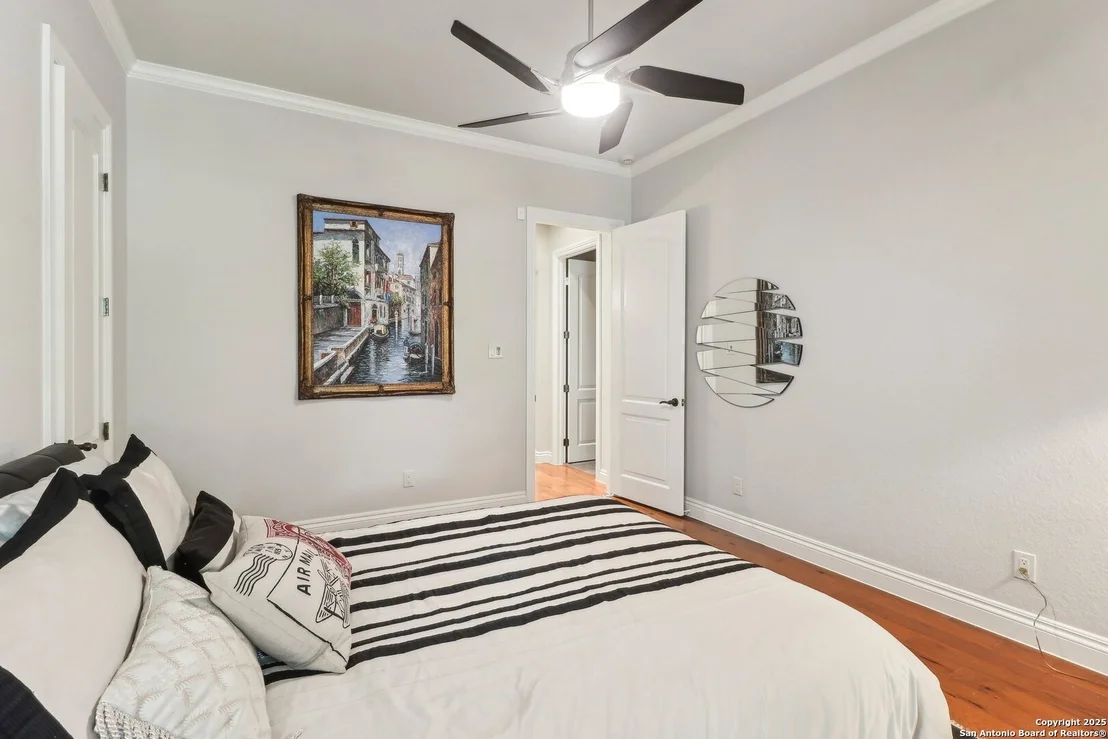 Photo of 908 La Puerta