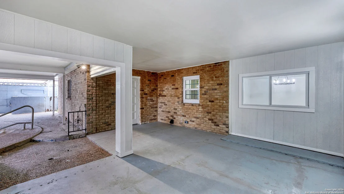 Photo of 350 FENWICK DR