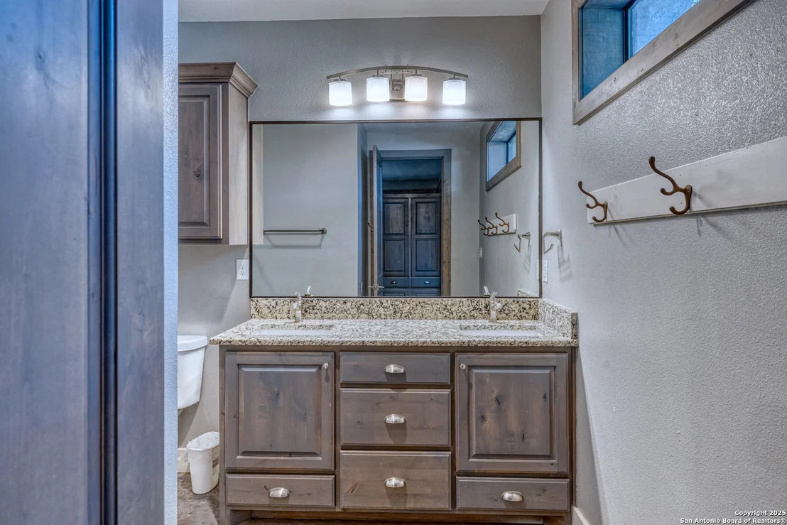 Photo of 989 Mountain Valley Drive