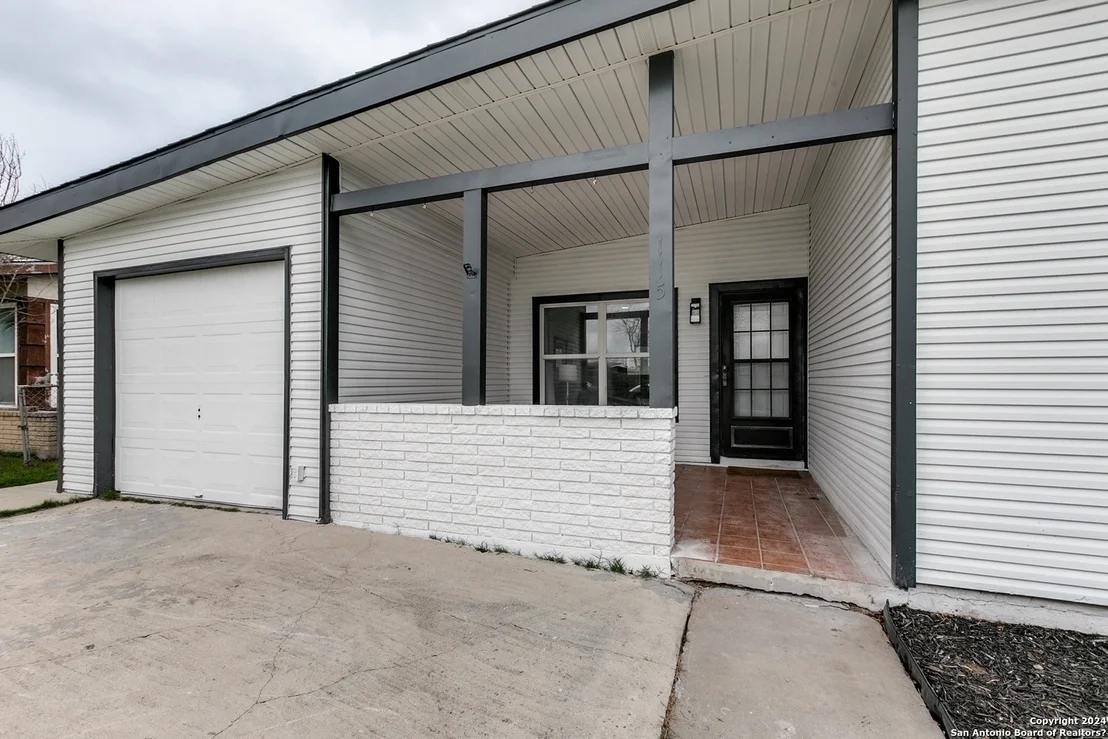 Photo of 115 Antrim Dr