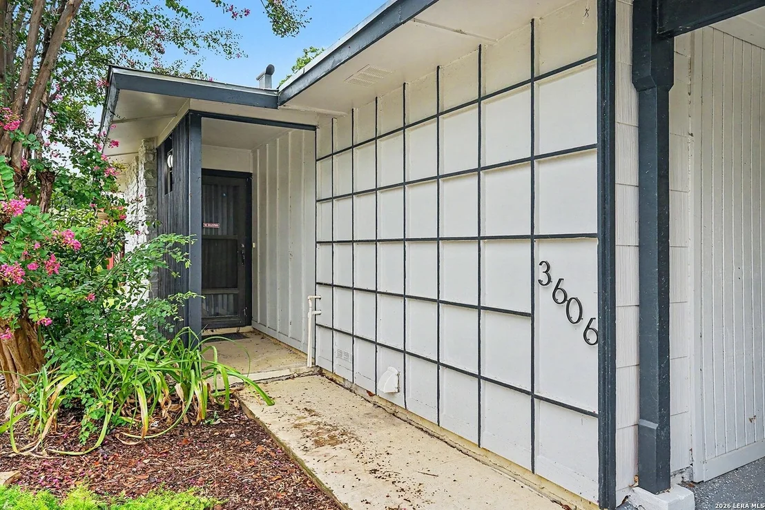 Photo of 3606 Versailles Dr