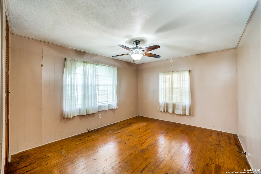 Photo of 606 W BAETZ BLVD