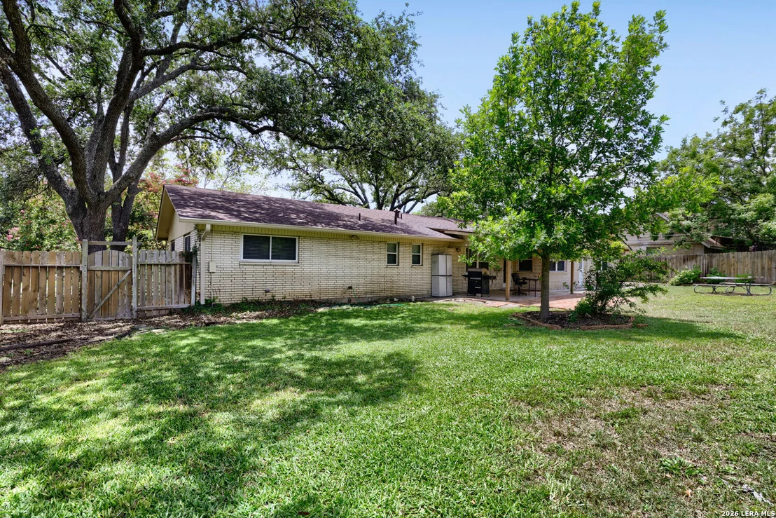 Photo of 105 HARRIETT DR