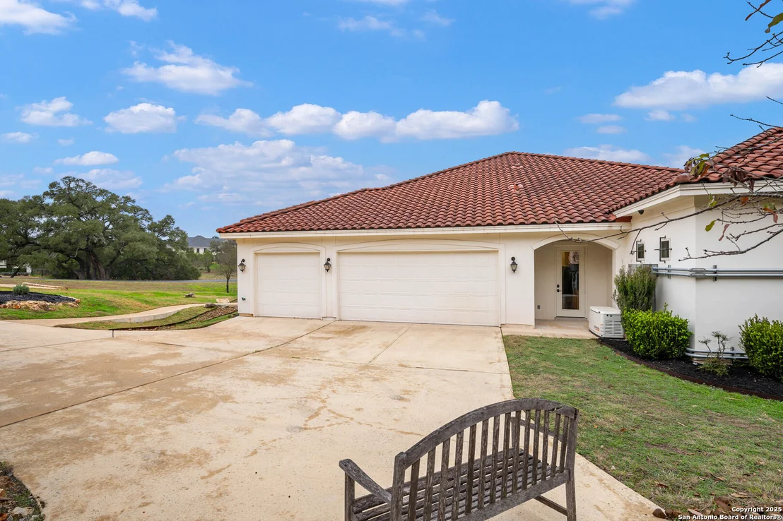Photo of 832 oak bluff