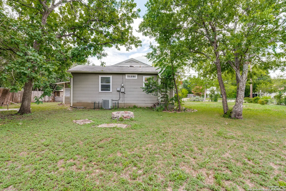Photo of 106 Field Crest Dr