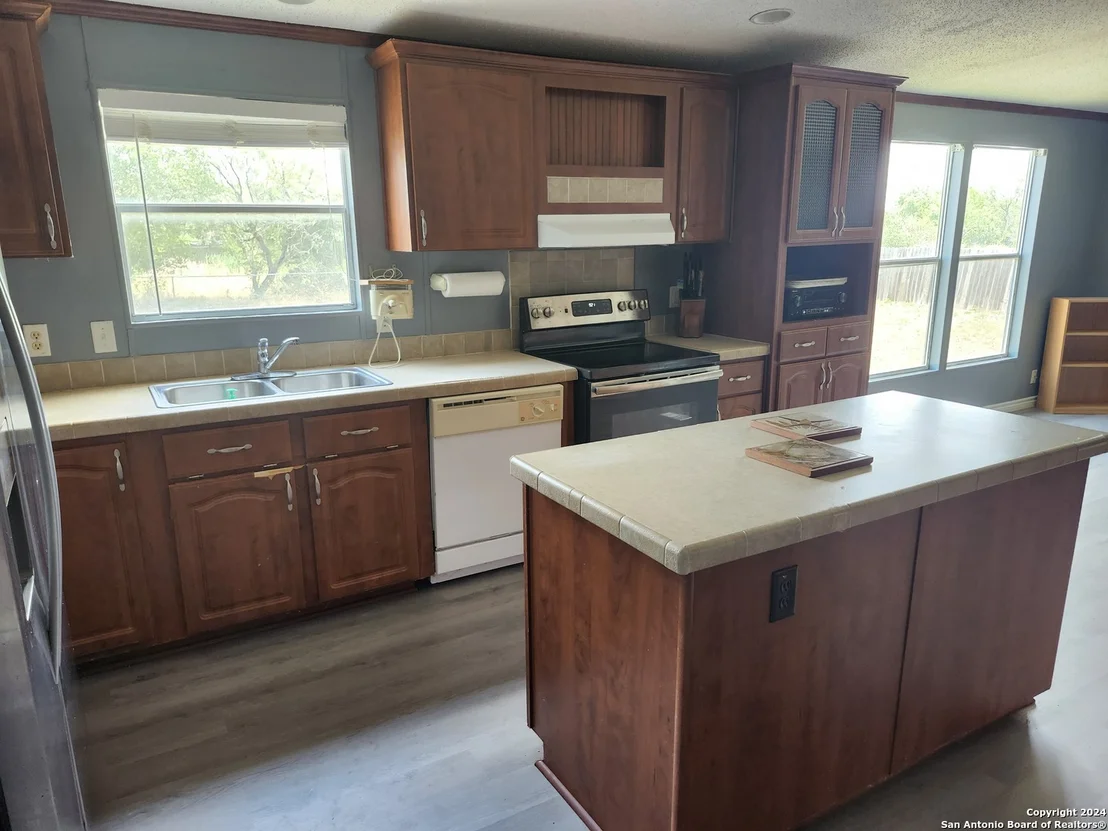 Photo of 905 COUNTY ROAD 3821