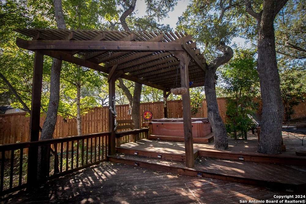 Photo of 8526 FAIRWAY TRACE DR