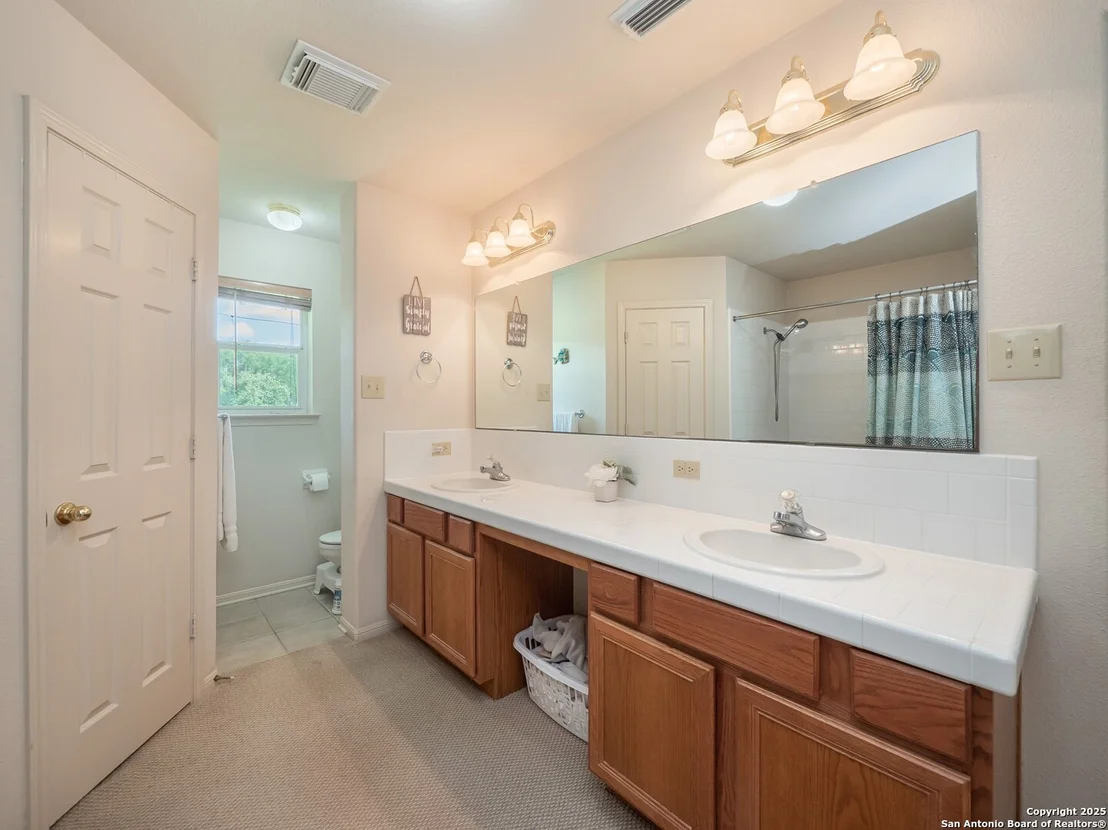 Photo of 658 Lakeview Dr