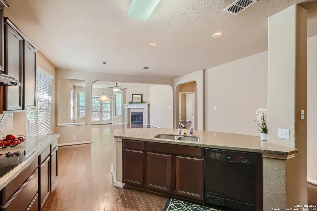 Photo of 1302 Magellan