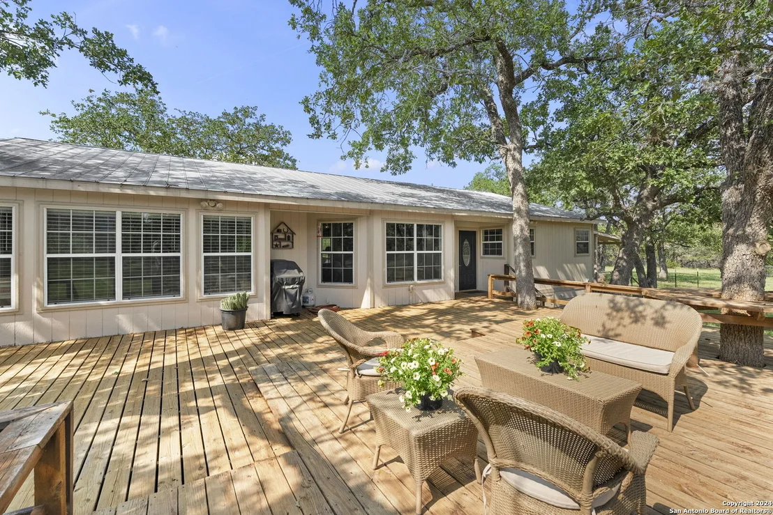 Photo of 592 Oakridge Trail