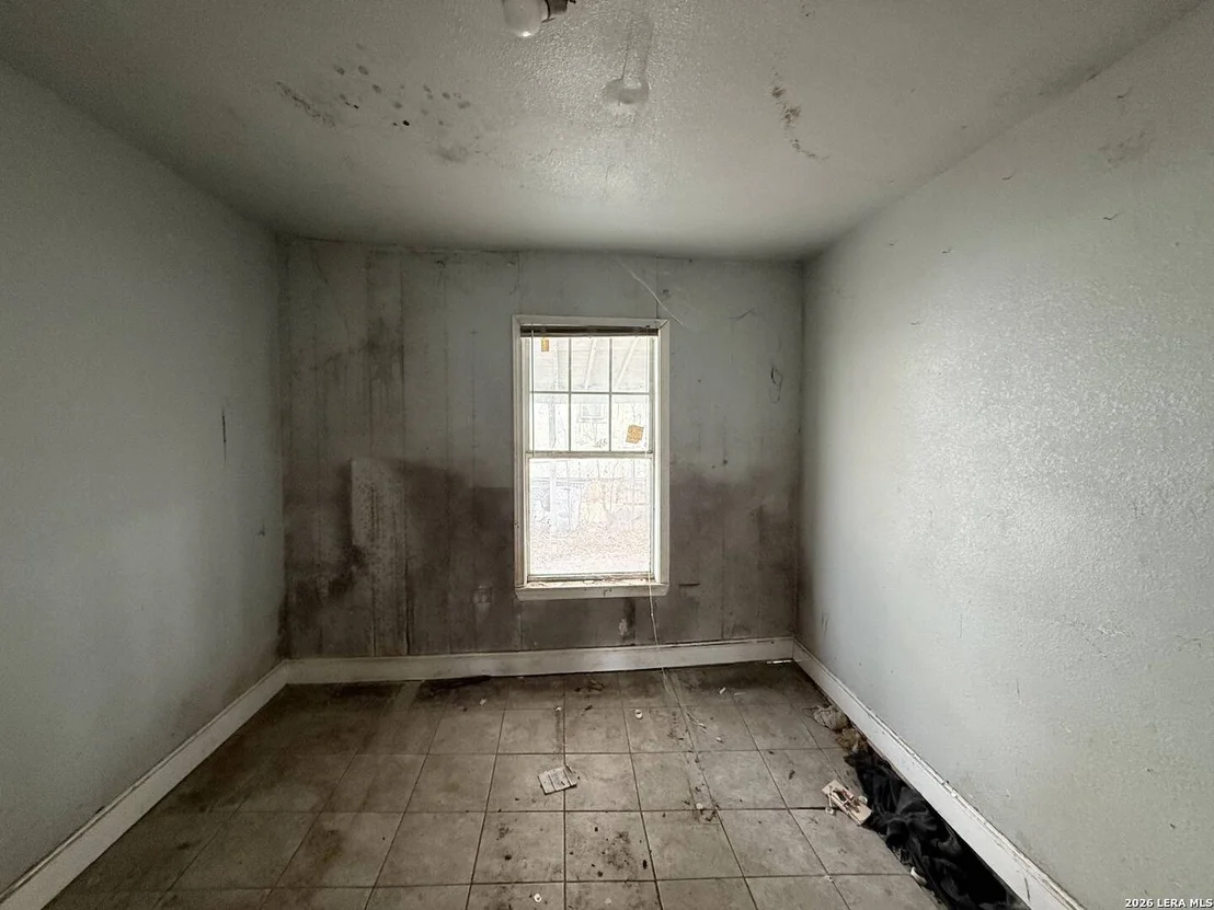 Photo of 809 Leal