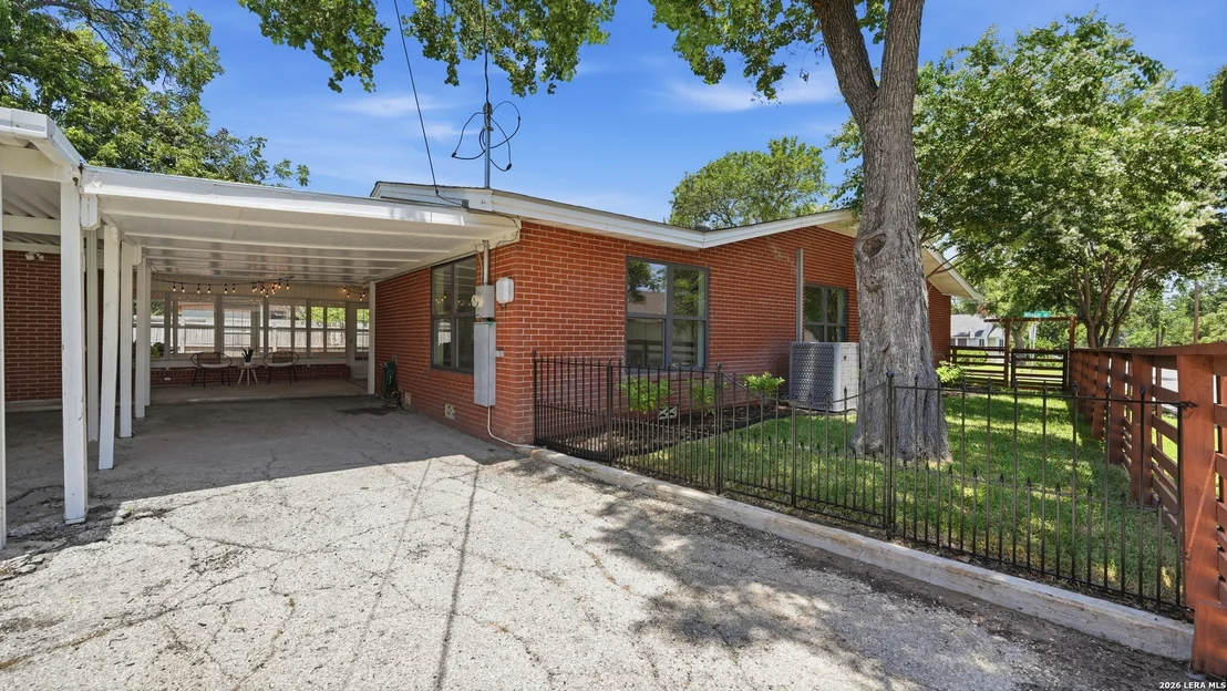 Photo of 596 WILLOW AVE
