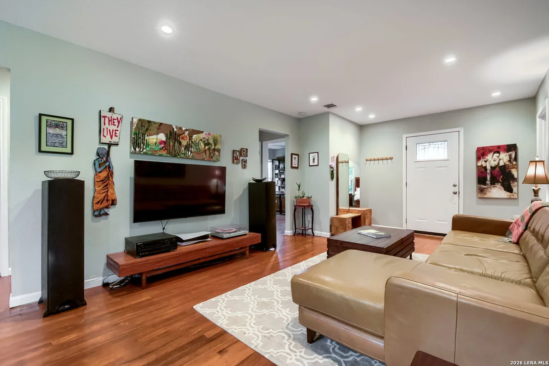 Photo of 527 Eleanor Ave
