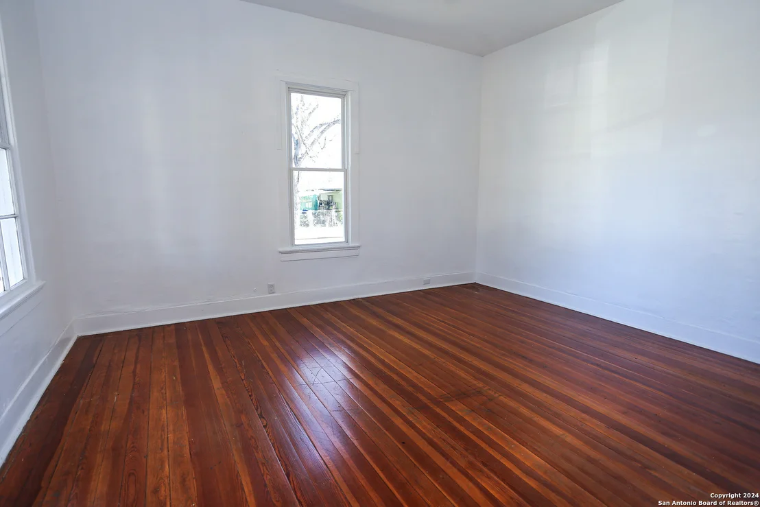 Photo of 602 OVERHILL DR