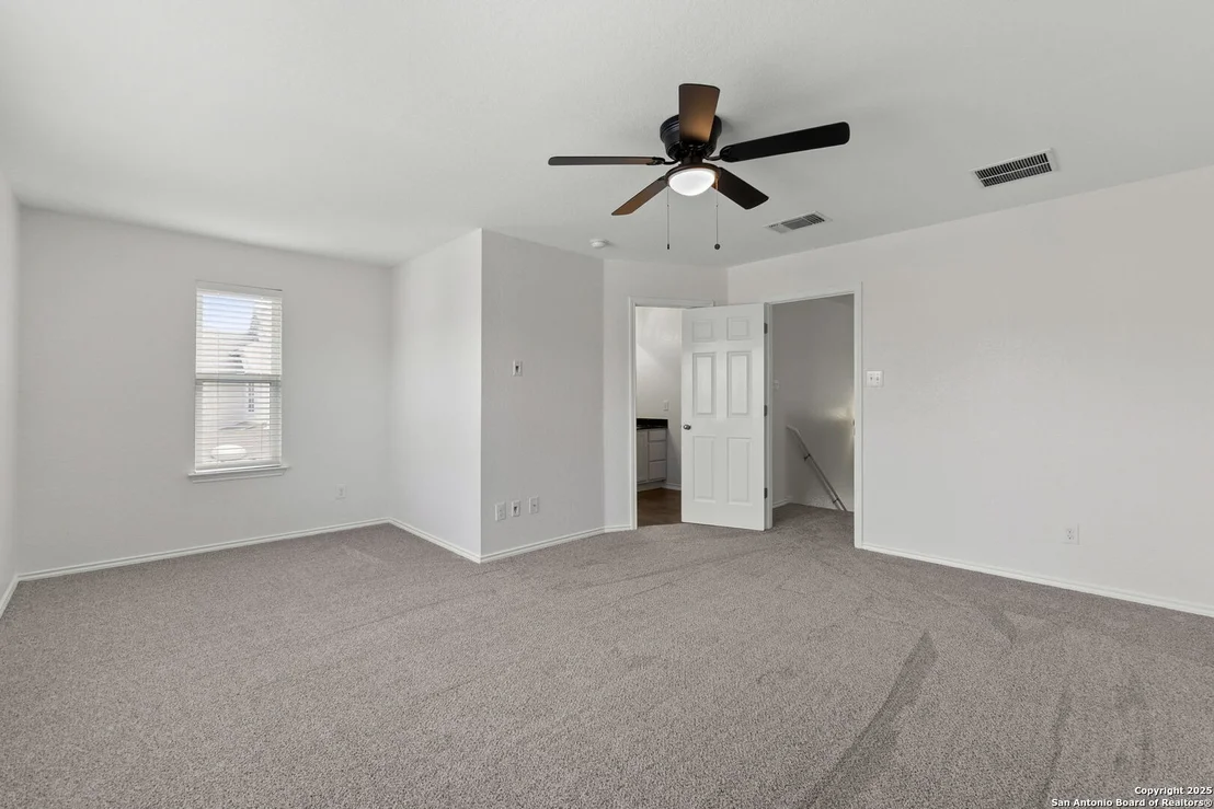 Photo of 3917 Legend Pond