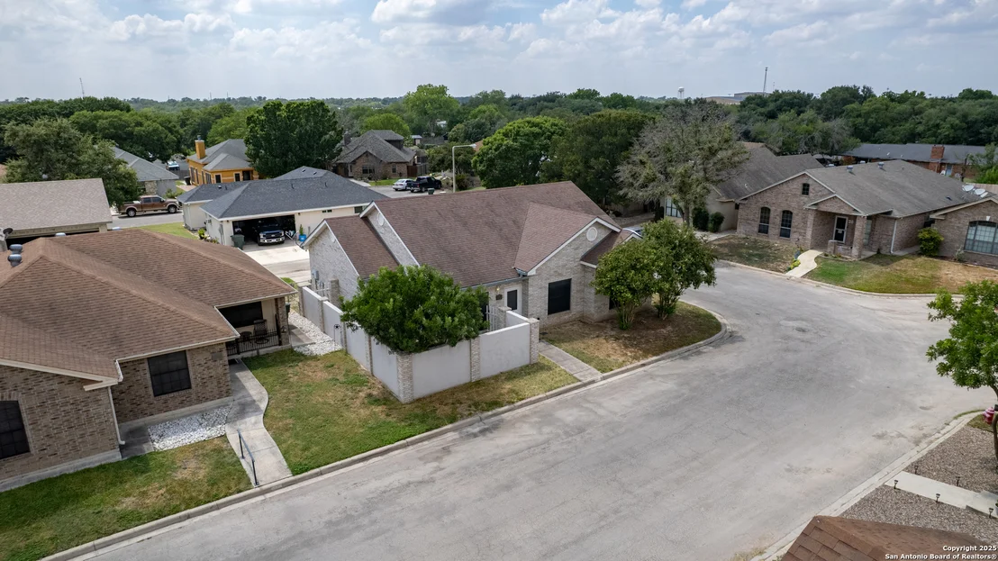Photo of 6 Leona Heights
