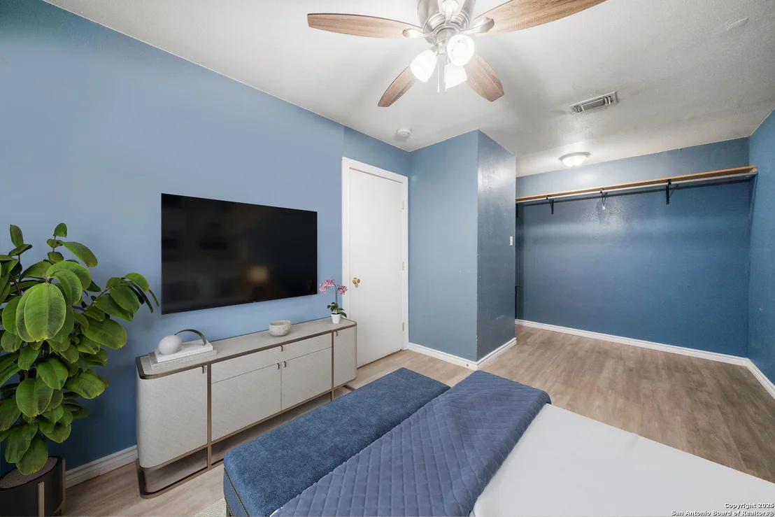 Photo of 915 Deely