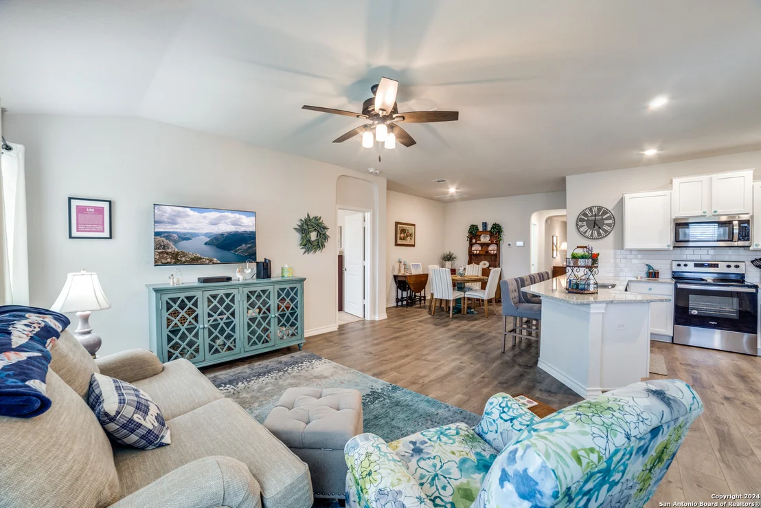 Photo of 414 SABINE RIV