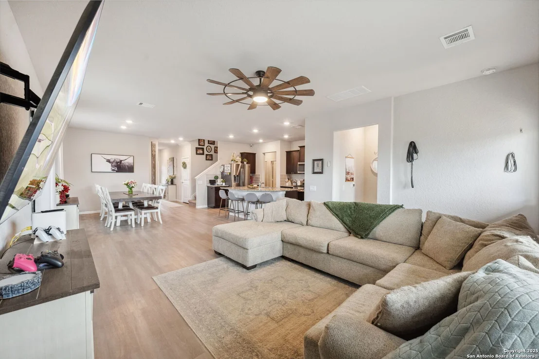 Photo of 11903 PEWEE