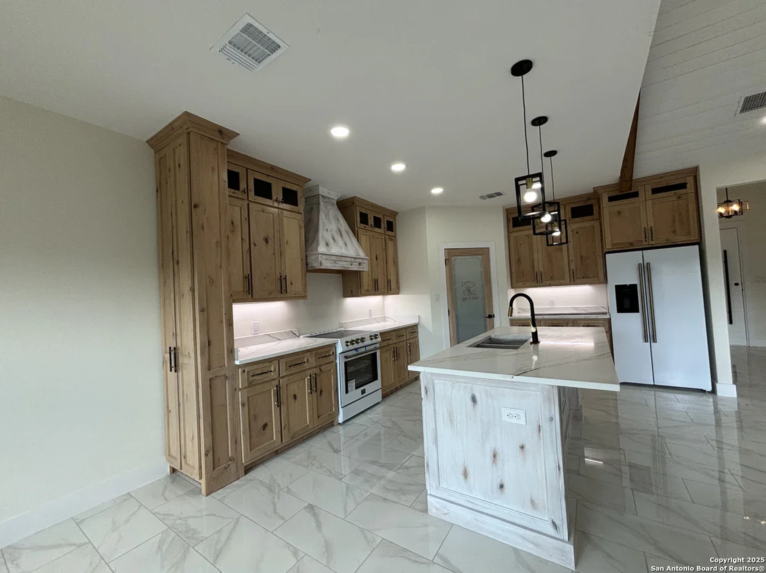 Photo of 809 N CAMP STREET