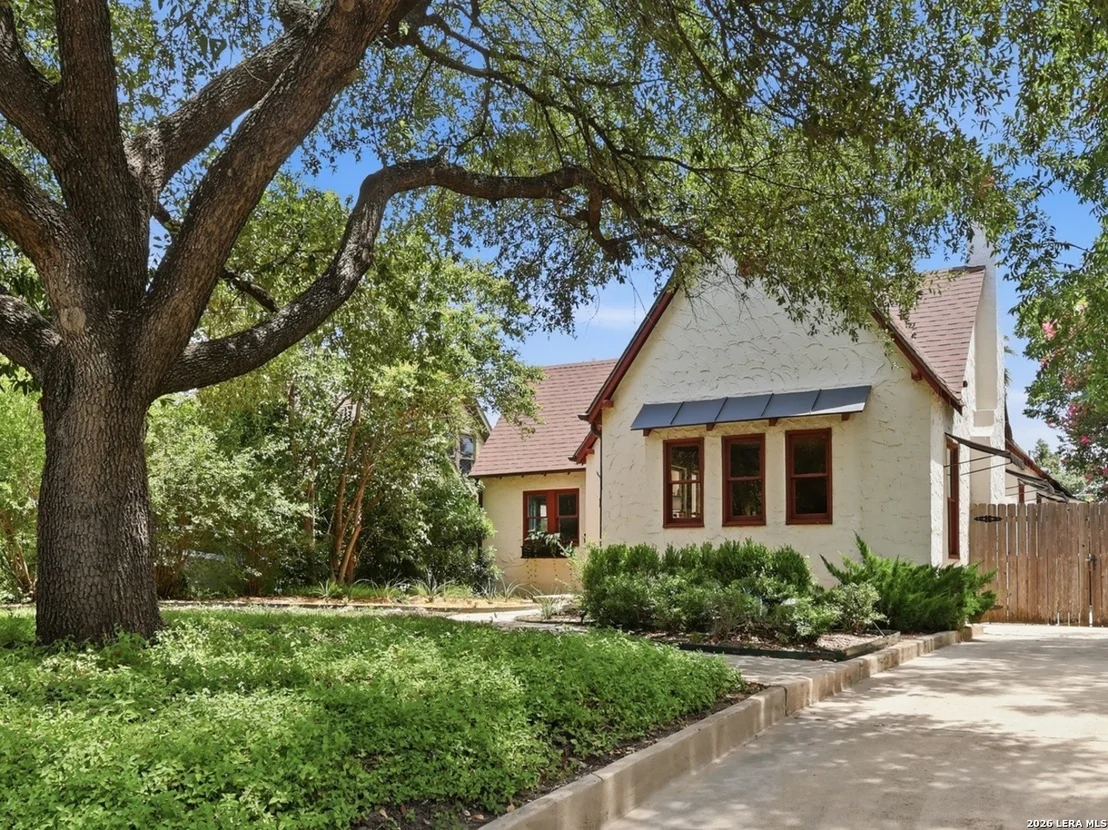 Photo of 218 NORTH DR