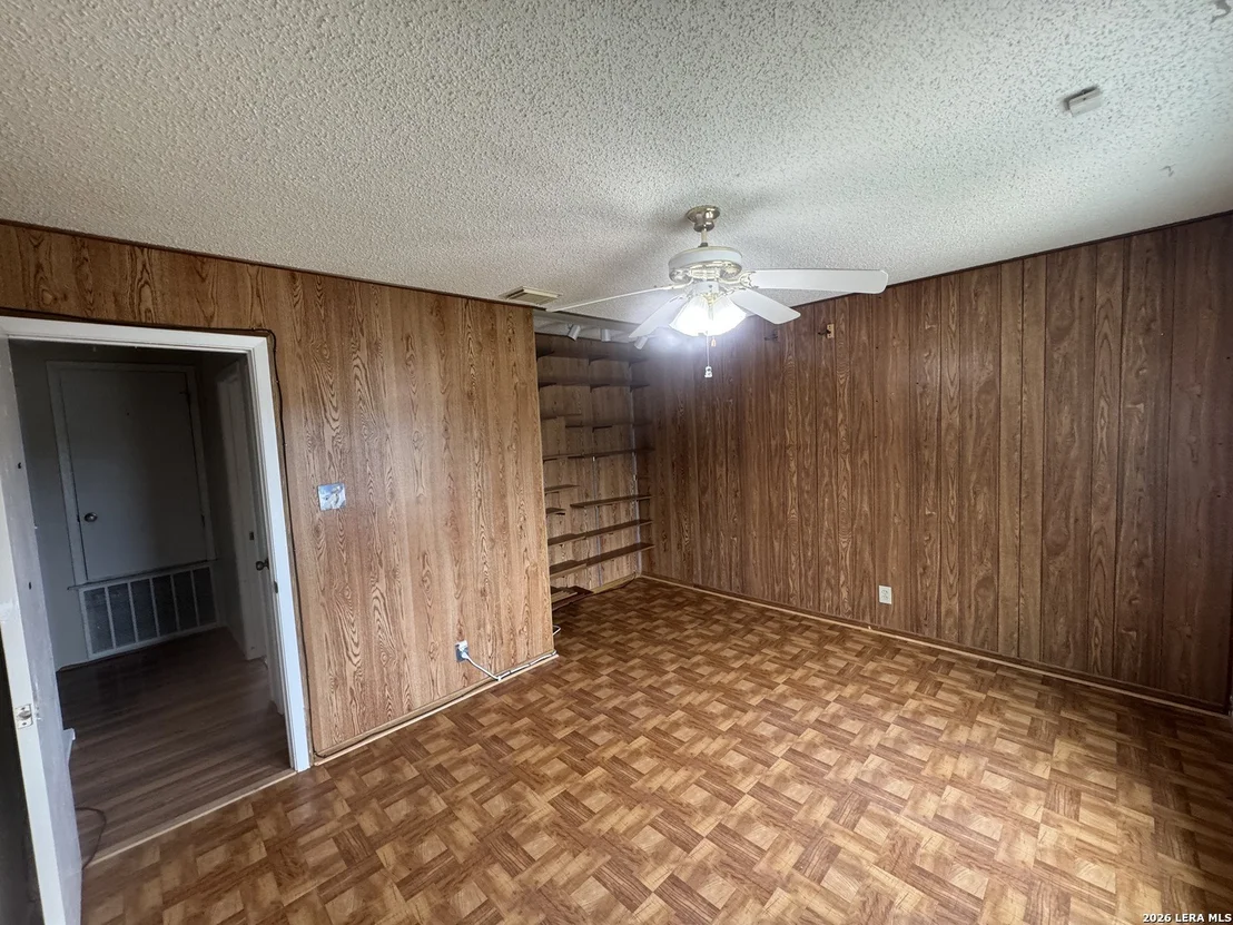 Photo of 7702 Chatsworth