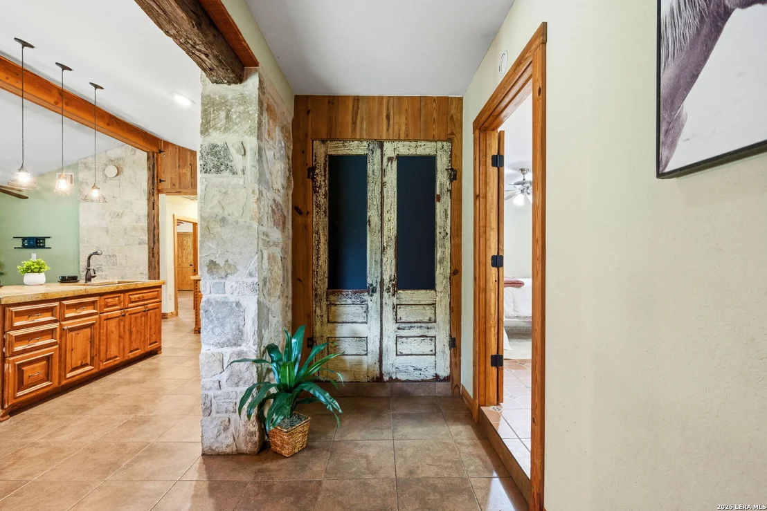 Photo of 340 Rio Oak