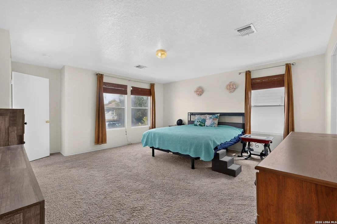 Photo of 633 NORTHGAP DR
