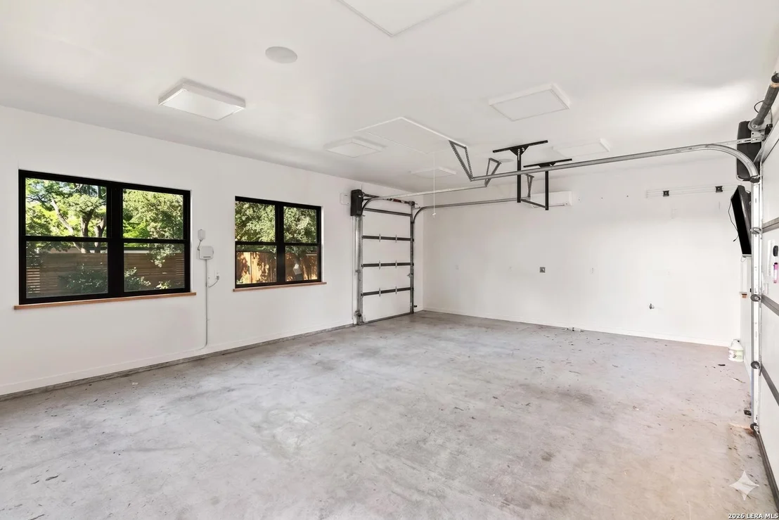 Photo of 1402 HUTTO RD
