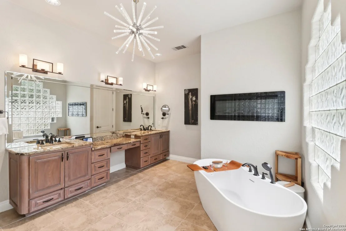 Photo of 908 La Puerta