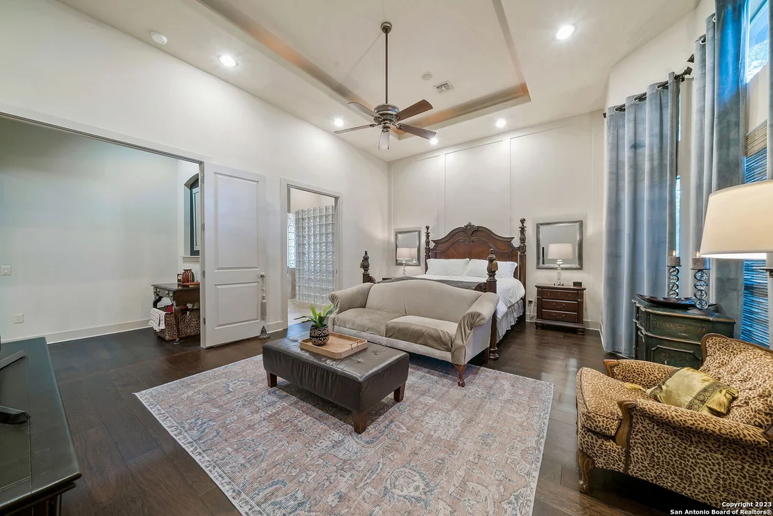 Photo of 8 Benchwood Cir