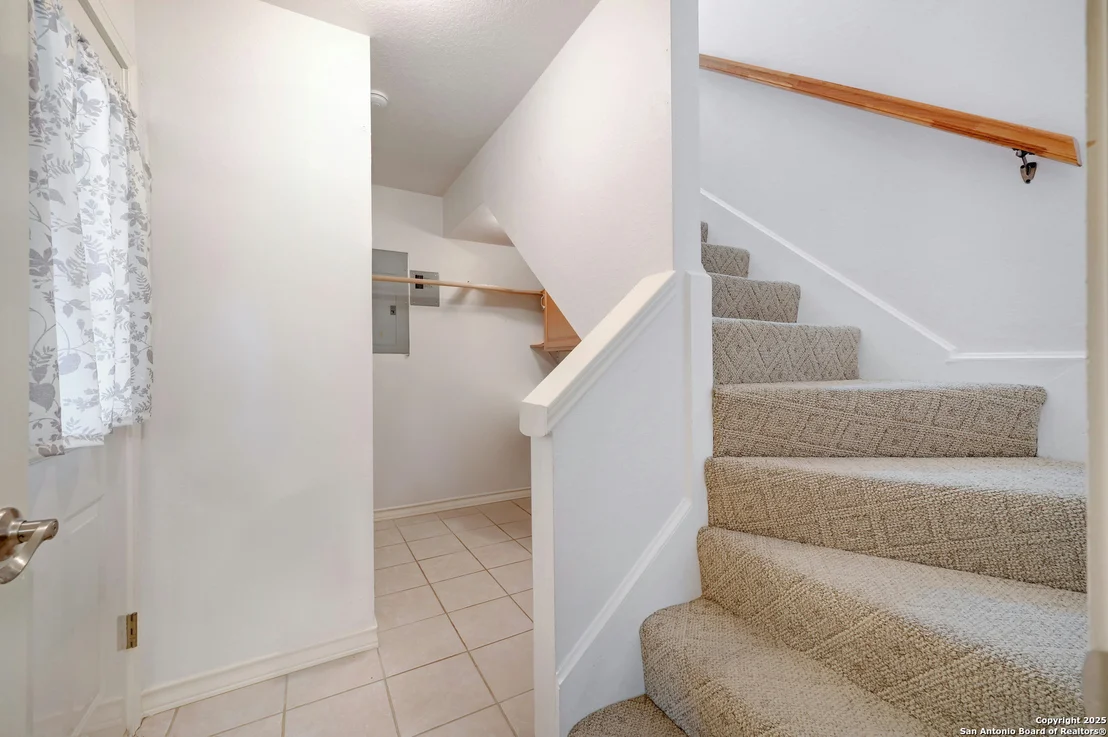 Photo of 315 Greenleaf Dr