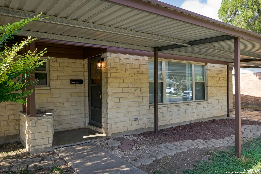 Photo of 1502 VIEWRIDGE DR