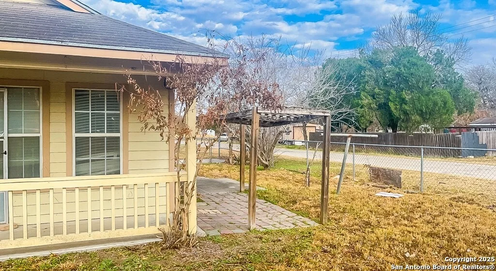 Photo of 523 N Nueces