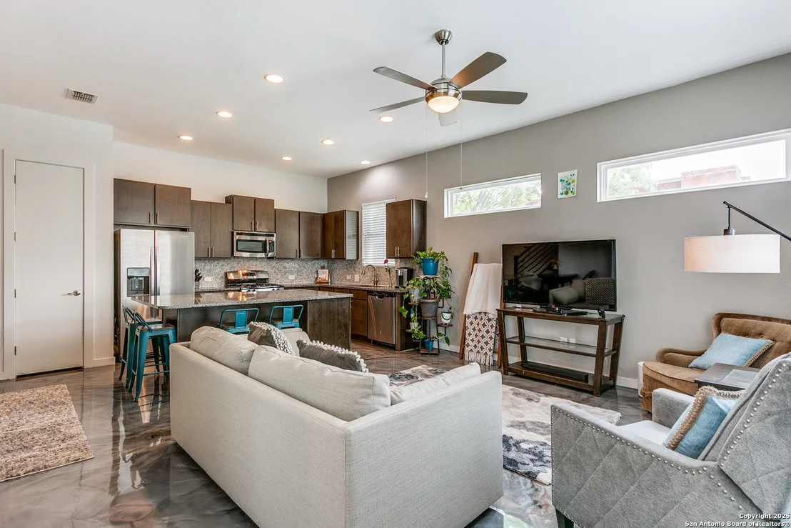 Photo of 232 E Cevallos UNIT 101