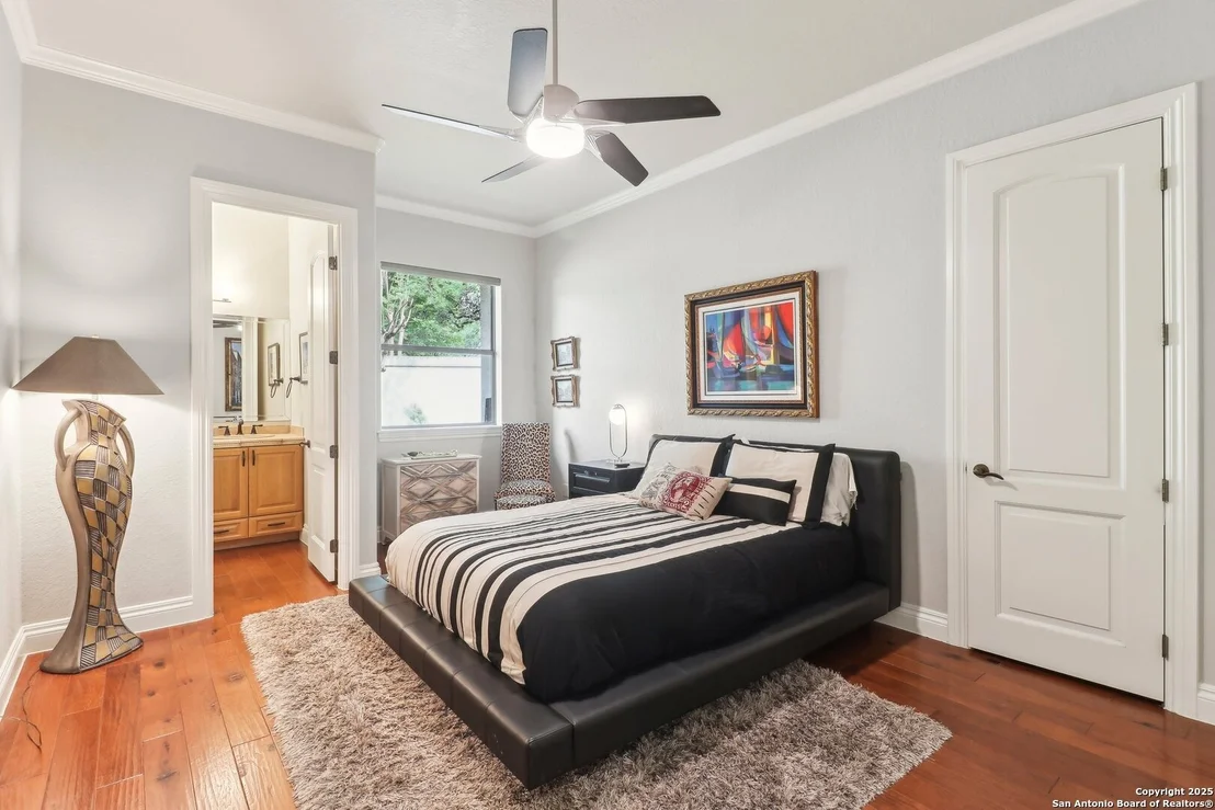 Photo of 908 La Puerta