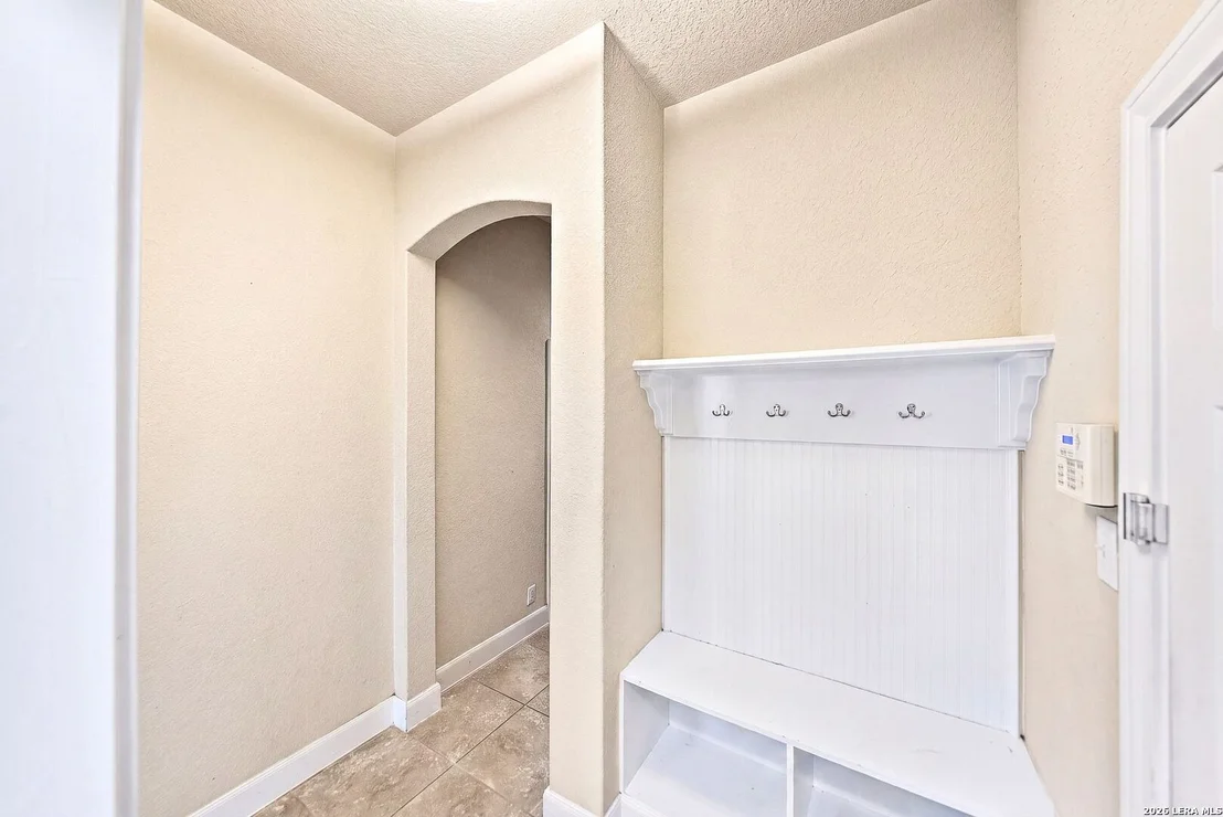 Photo of 11812 Field Bend