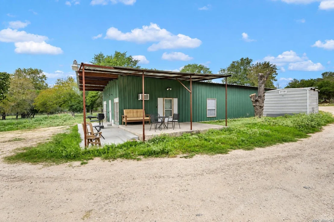 Photo of 1403 MEADOW GLN
