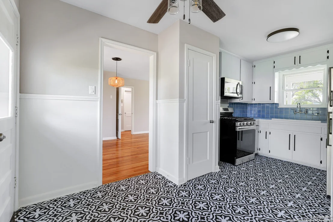 Photo of 327 SUMNER DR