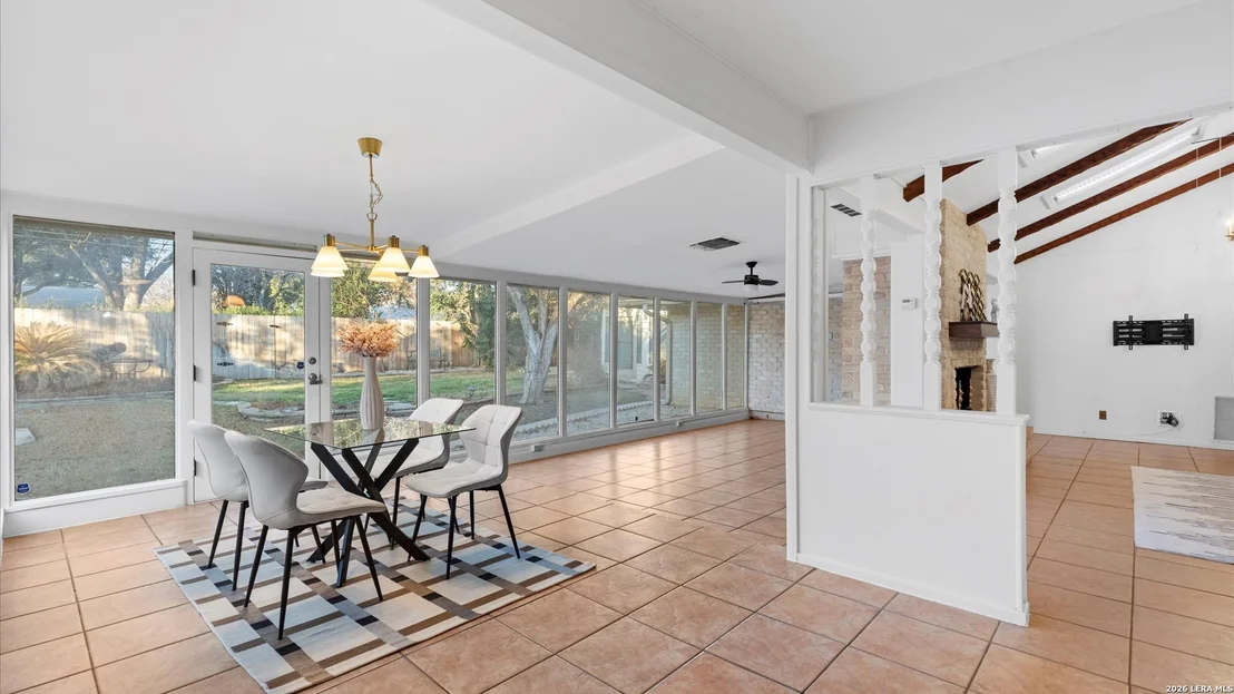 Photo of 425 Crestwind
