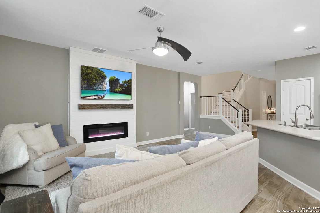 Photo of 205 LANDMARK HVN