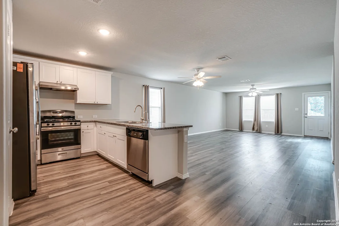 Photo of 10214 Robbins Bluff