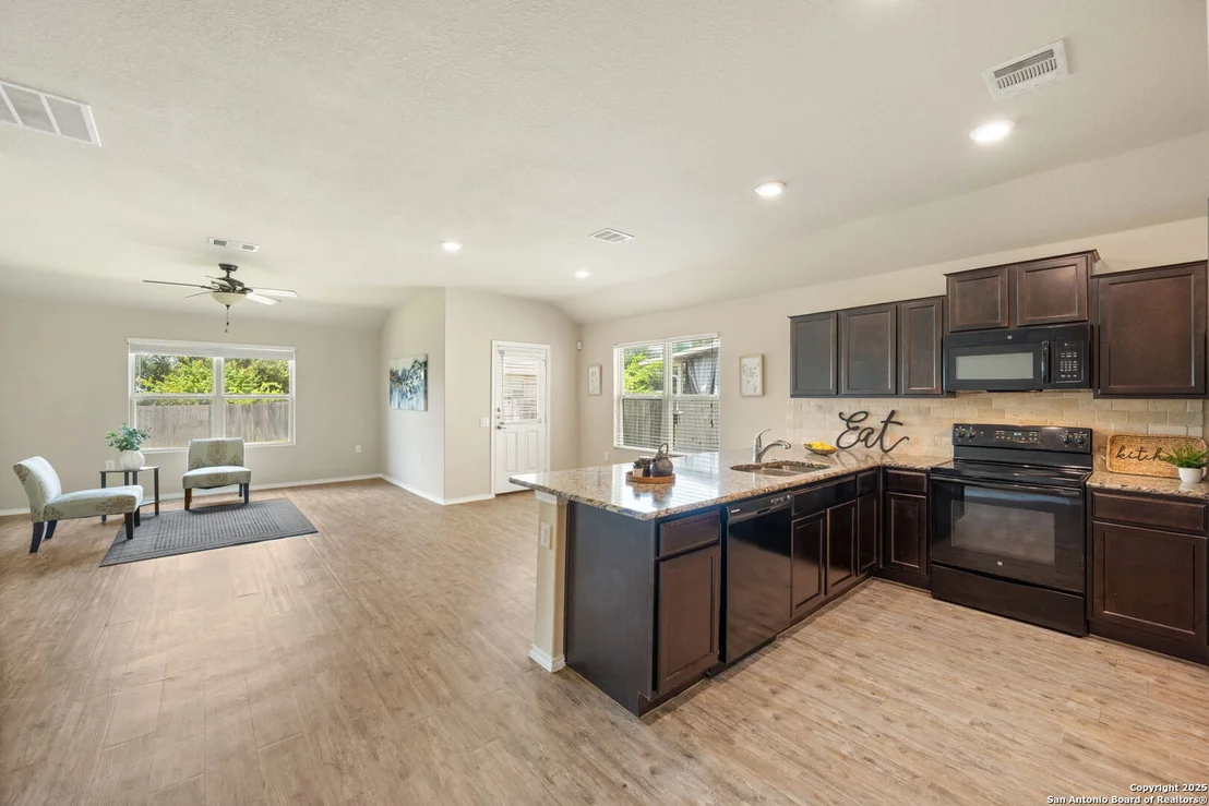 Photo of 7115 Azalea Sq