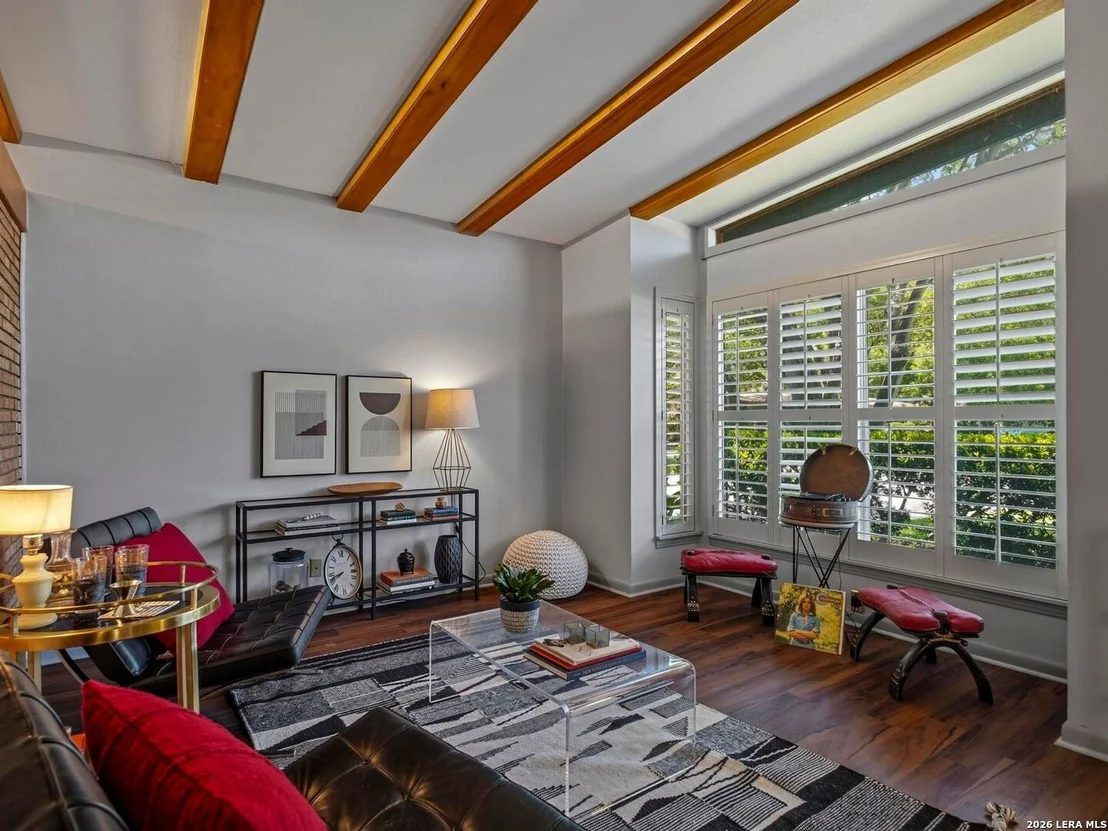 Photo of 1834 Edgehill Drive