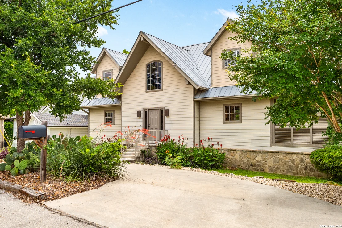 Photo of 340 RIO DR