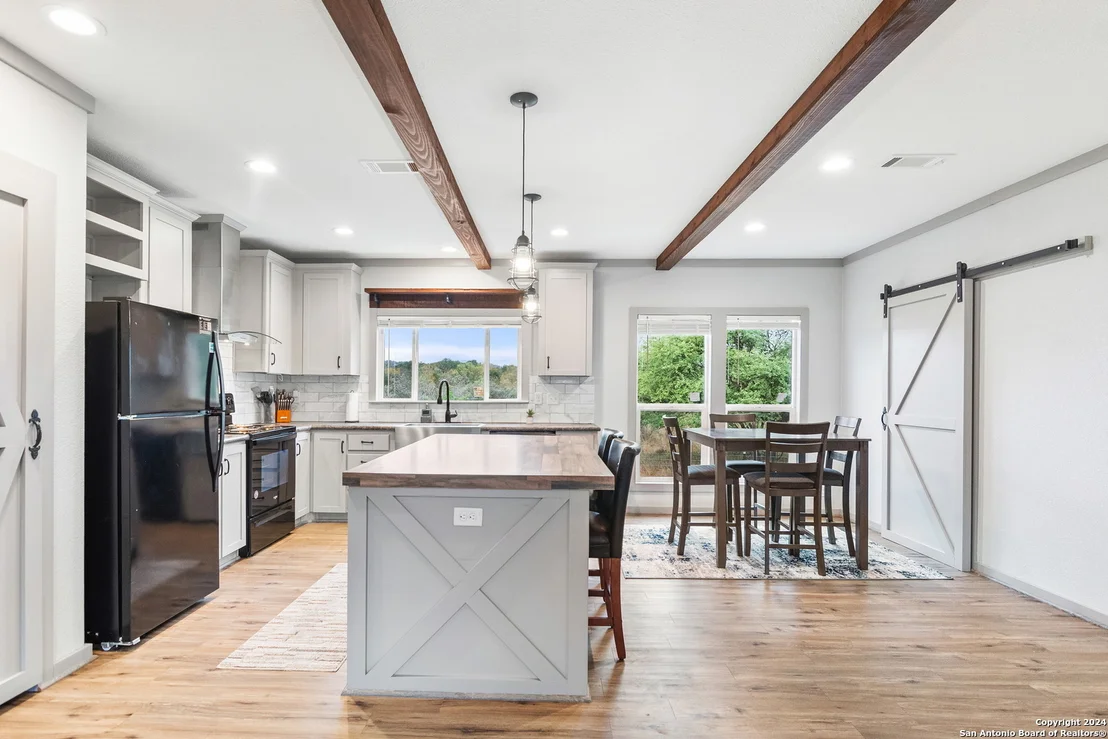 Photo of 1140 Private Road 2415